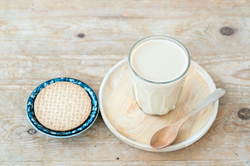 Coffee cup with crackers on wood table
