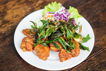 Fried chicken wings with herb.