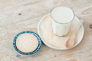 Coffee cup with crackers on wood table
