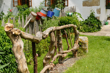 origineller Holzzaun handgemacht