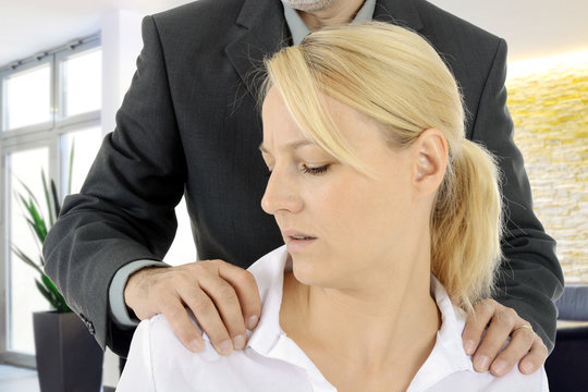 Sexuelle Bel&auml;stigung oder N&ouml;tigung durch Mann an Frau 