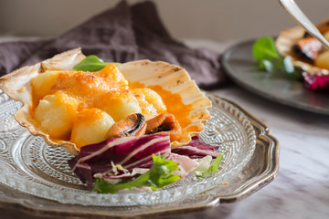 Gnocchi pasta with mussels, tomato and cream room