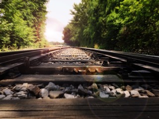 Bahngleis führt zum Horizont