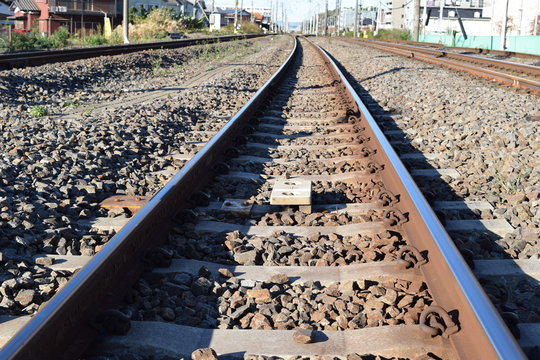 常磐線の線路 ／ 茨城県の常磐線で、JR佐貫駅近くの線路（複線）を撮影した写真です。