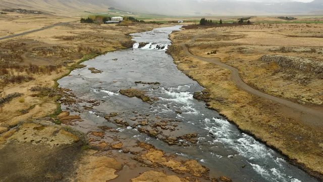 Island - Landschaft - Wasserfall - Natur - Fluss - Luftaufnahme - 4K