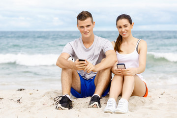 Fototapeta premium Couple of runners with mobile smart phones outdoors