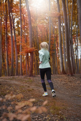 Fototapeta premium Autumn is a perfect time to jog