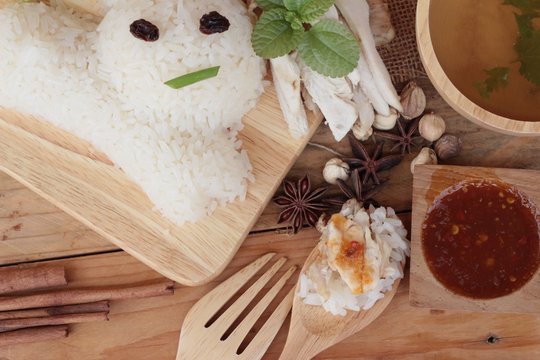 Rice steamed with chicken and soup delicious.