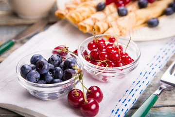 pancakes with berry
