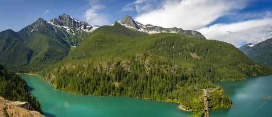 Fototapeta na wymiar Diablo Lake. Created by Diablo Dam, the lake is located between Ross Lake and Gorge Lake on the Skagit River. The unique, intense turquoise hue is from glacial rock ground to a fine powder.