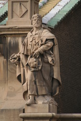 Escultura en fachada de Basílica del Pilar, Zaragoza