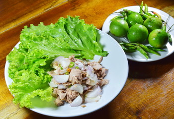 spicy tuna salad with lettuce on plate