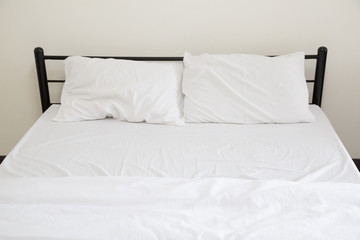 Fototapeta na wymiar White bed sheets and pillows