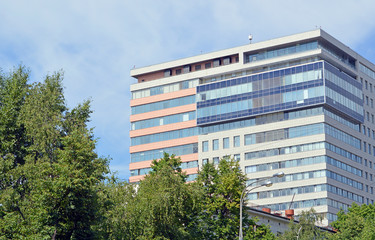 Здание современного бизнес-центра 