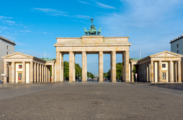 Fototapeta na wymiar Panorama of the famous Brandenburger Tor in Berlin, Germany