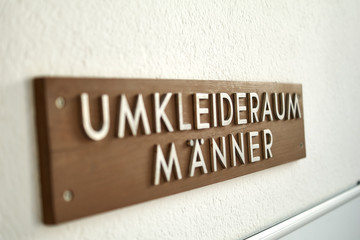 Sign Locker room sign for men - Umkleideraum Maenner Schild