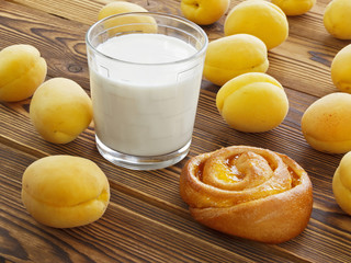 roll with apricots and milk