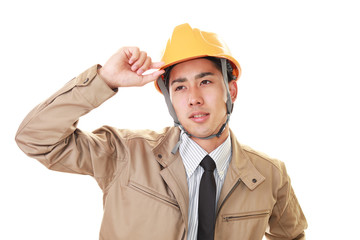 疲れた表情の労働者