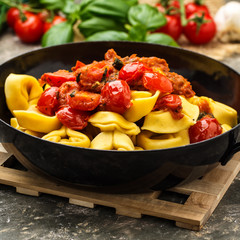 Tortelloni mit Tomatenpesto - tortellonis with tomato pesto