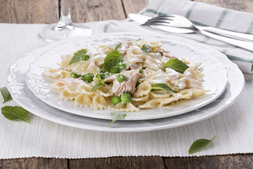 Farfalle with salmon