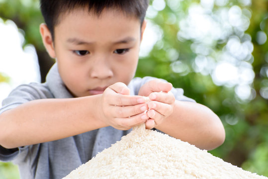 Jasmine rice in kid hand