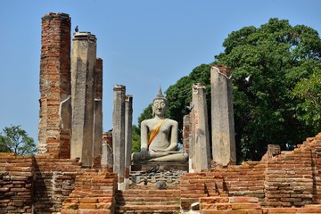 Old Buddha statue