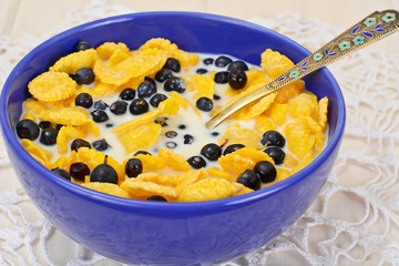 Cornflakes with Bilberry and Chocolate. Healthy Breakfast