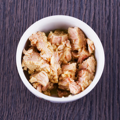 Tuna in white cup