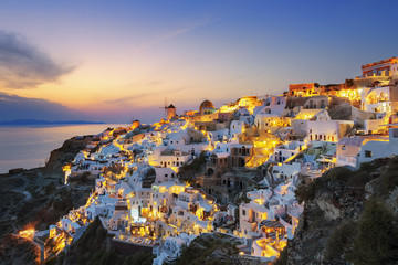 Obraz premium View of Oia at sunset