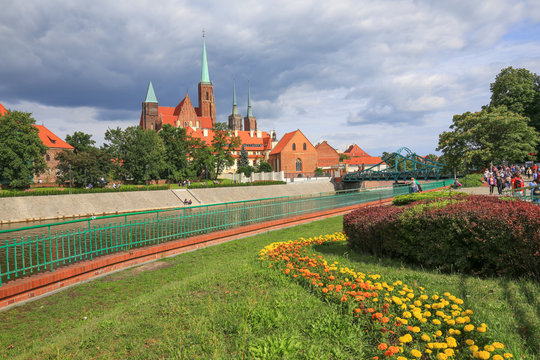 Wroclaw, widok na zabytkową dzielnice Ostrow Tumski