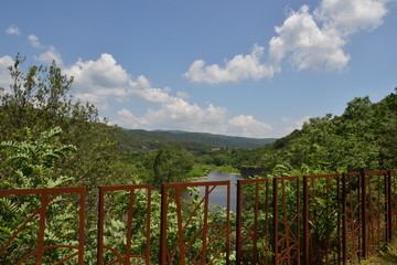 Fototapeta premium Flusslauf der Eyrieux in der Ardeche