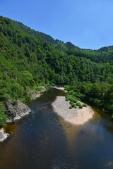 Flusslauf der Eyrieux in der Ardeche