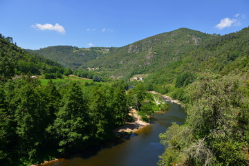 Flusslauf der Eyrieux in der Ardeche