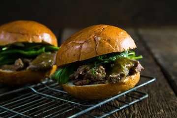Hamburger with beef and arugula
