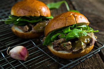 Hamburger with beef and arugula