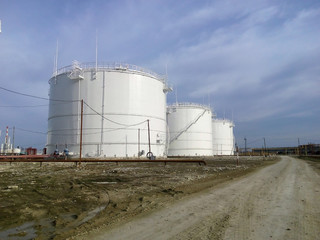 Storage tanks for petroleum products