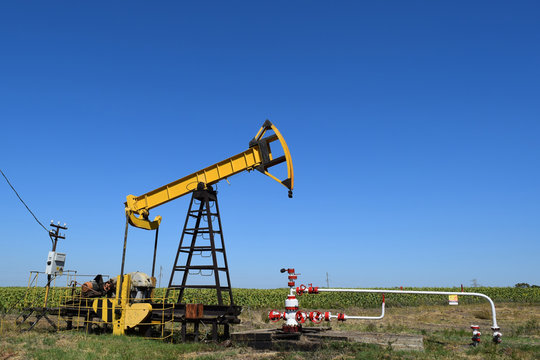 Pumping unit as the oil pump installed on a well