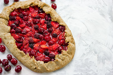 Galeta from rye dough with strawberry, cherry and blackberry