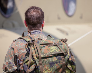 Bundeswehr Soldat geht in den Auslandseinsatz