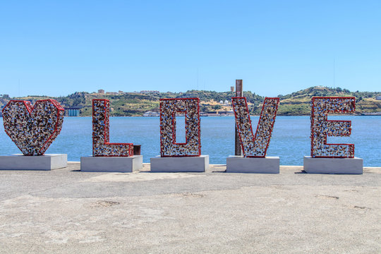 Corações com mensagens de Amor em Lisboa