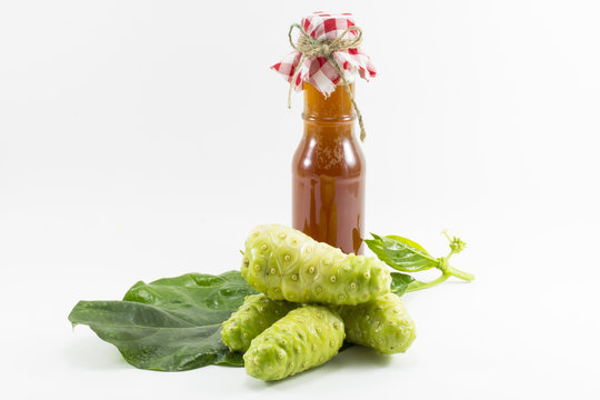 Noni Fruit And Noni Juice Organic.Fruit For Health And Herb Protect And Prevent Disease