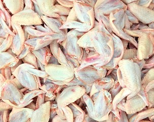 Raw poultry wing
