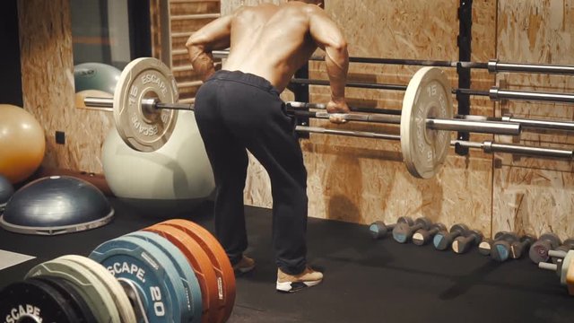 Bodybuilder do his deadlift workout