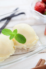 Vanilla ice cream with mint