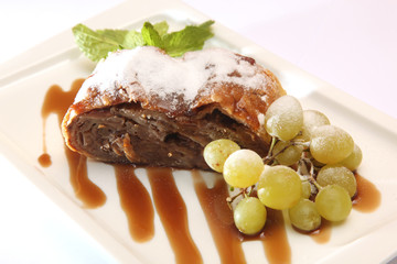 strudel with grapes and Mint