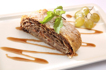 strudel with grapes and Mint