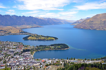 Fototapeta na wymiar Scenic view of Queenstown and surrounding rugged mountain range (The Remarkables) on the shores of the glacial Lake Wakatipu, New Zealand