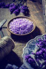 Obraz na płótnie Canvas Bowl of lavender bath salt