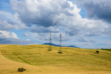 Fototapeta na wymiar panorama della campagna in estate