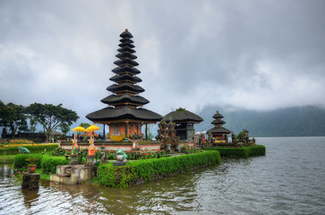 Naklejka premium Pura Ulun Danu Bratan, Hindu temple on Bratan lake, Bali, Indonesia..